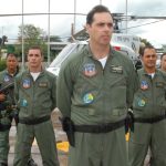 Pilotos e tripulantes em forma na inauguração