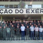 Foto da turma do XI Curso de SMS junto ao Gen Bda Diniz, Cmt do CAVEx