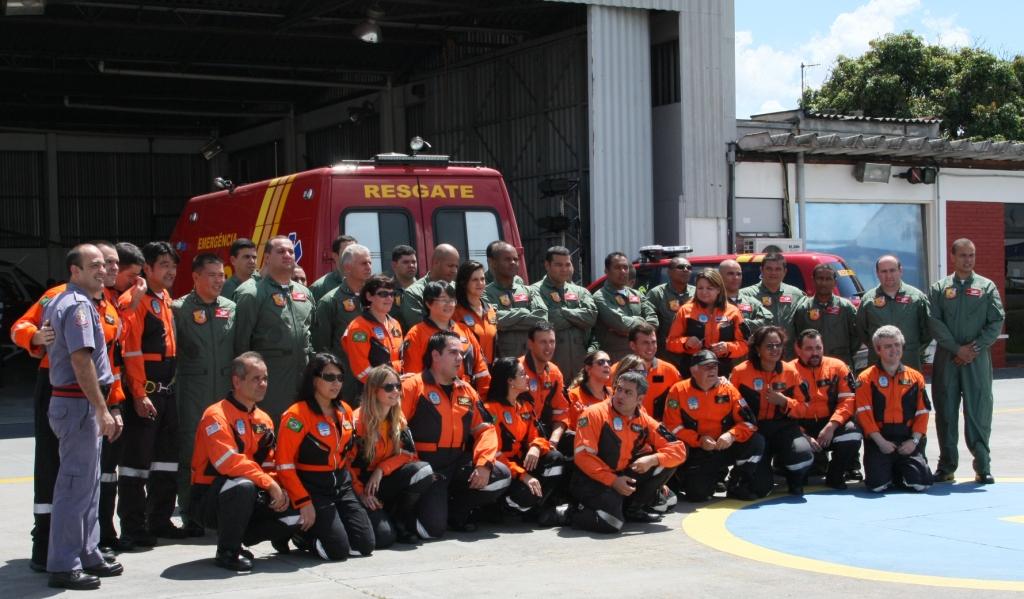 Equipes de médicos do GRAU e enfermeiros do Corpo de Bombeiros de SP. GRAU11