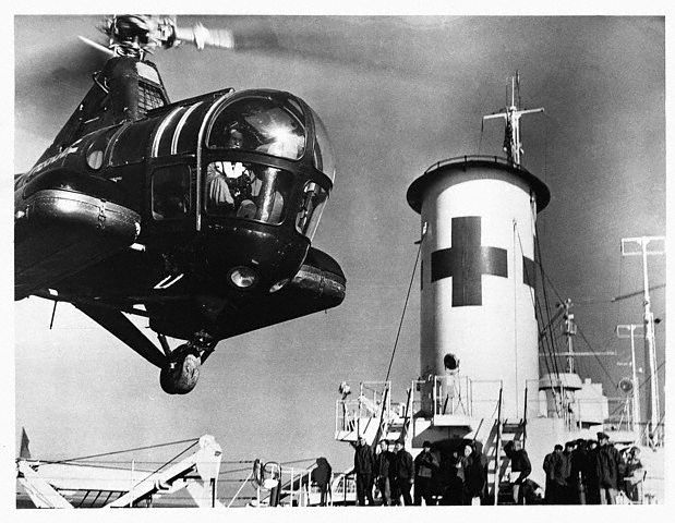 Guerra da Coréia ( 1948 - 1953 ) - Início do transporte Aeromédico através de asa rotativa