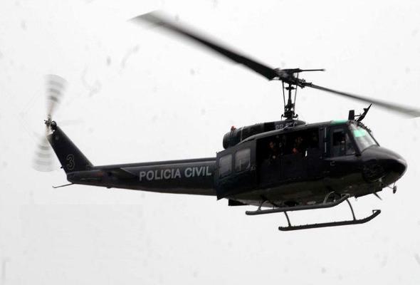Helicóptero "águia" da Polícia Civil realiza buscas por desaparecido em Itaipava.