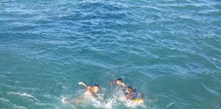 Náufragos são resgatados na Barra de São Miguel, em Alagoas