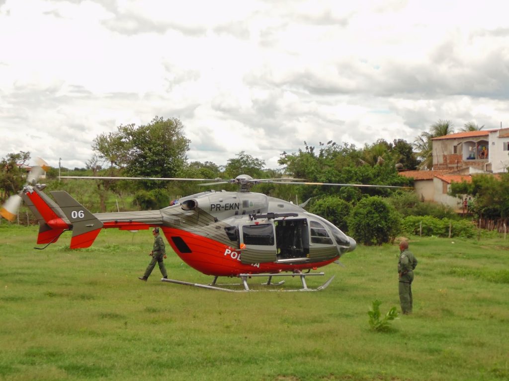Helicóptero do Ciopaer reforça busca a bandidos que tentaram assaltar um banco em Hidrolândia