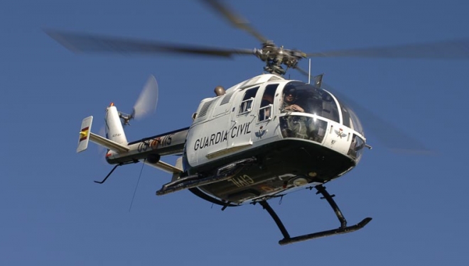 Helicóptero da Guarda Civil do mesmo modelo (Volkov 105) que sofreu o acidente, em Léon, voando nos Picos da Europa. Foto:© Darío Rodríguez/DESNIVEL