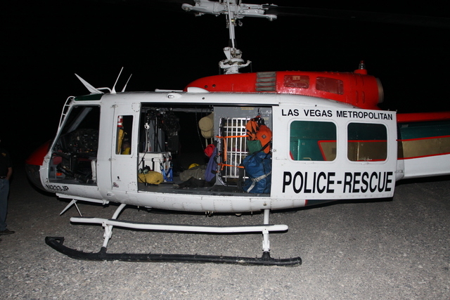 Helicóptero policial de Las Vegas usado durante a missão de busca e salvamento em Mount Charleston no dia 22 de julho de 2013, quando o oficial  David VanBuskirk caiu de uma altura de 7.6 metros, após se desprender do guindaste. Foto: Cortesia da Administração de Saúde e Segurança Ocupacional de Nevada