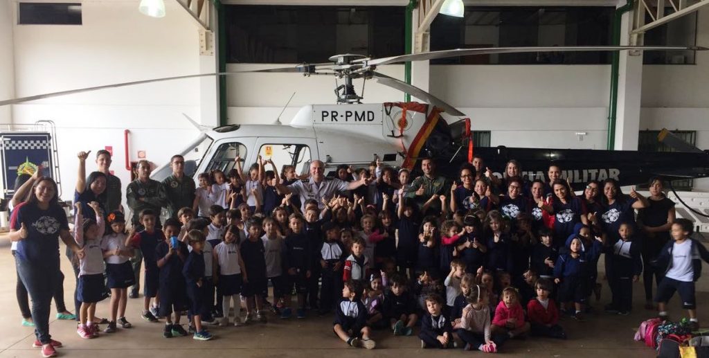 BAvOp encanta crianças e professores durante visita a hangar