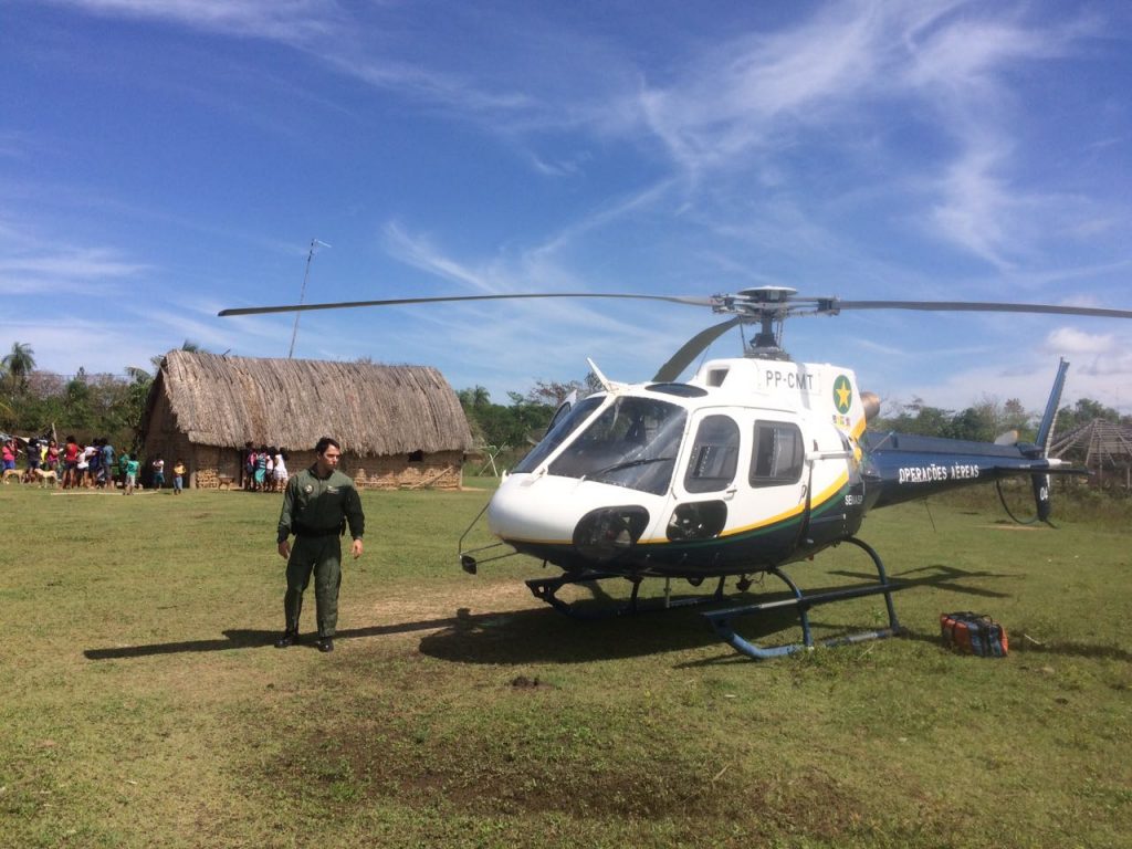 Índio foi resgatado de helicóptero após ser atacado por arraia (Foto: Divulgação/Ciopaer)