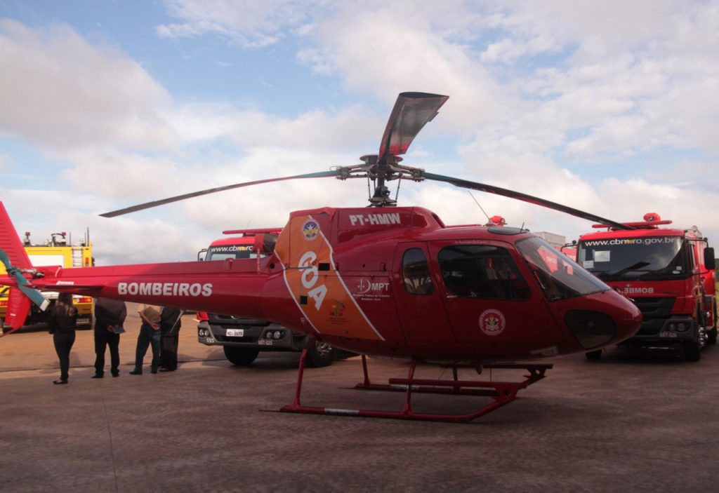 Helicóptero doado ao GOA pelo Ministério Público do Trabalho nunca voou. Fotos: Ésio Mendes