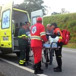 Águia 11 resgata vítima de capotamento na rodovia Carvalho Pinto