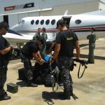 Grupamento Aéreo transporta equipe do GATE para desativar artefato explosivo em Planalto