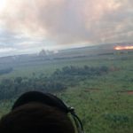 Helicóptero da Segurança Pública de Tocantins atua no combate a incêndio no Distrito de Luzimangues