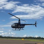 Helicóptero da Receita Federal intercepta barco com cigarros contrabandeados no Lago de Itaipu