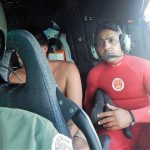 Águia 23 da PM e bombeiros salvam vítima em Ilhabela