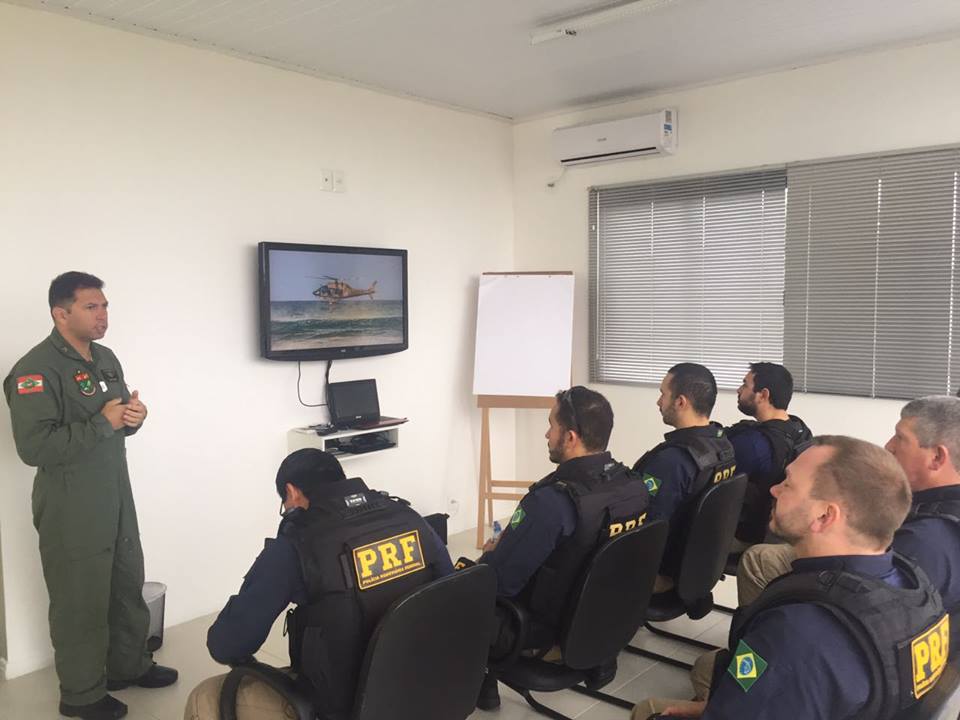 PRF participa de treinamento de integração com Batalhão de Aviação da PM em Lages