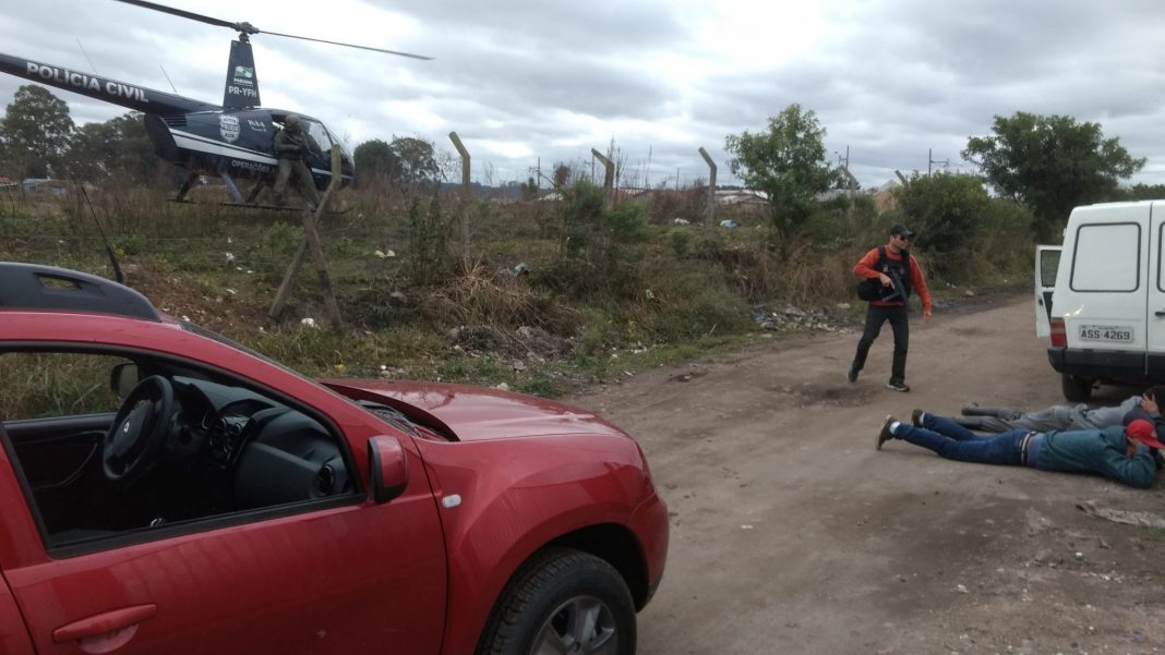 Perseguição policial com aeronave prende homem em flagrante em Piraquara