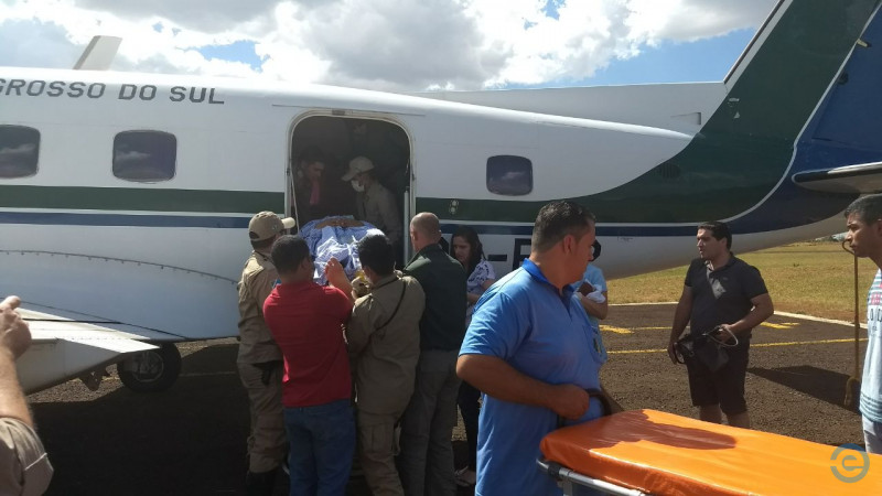 Bombeiro Militar de Costa Rica é transportado de avião para Campo Grande