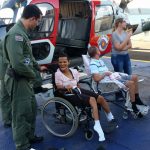 Pacientes do Hospital Neurológico Ritinha Prates de Araçatuba visitam Base o helicóptero Águia da PM