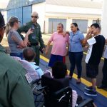Pacientes do Hospital Neurológico Ritinha Prates de Araçatuba visitam Base o helicóptero Águia da PM