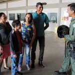 Família de Mirante do Paranapanema visitou a base e conheceu o Águia de pertinho (Foto: Stephanie Fonseca/G1)