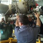 Policiais militares realizaram a substituição do motor do Águia 17 num serviço que durou cerca de 12 horas.