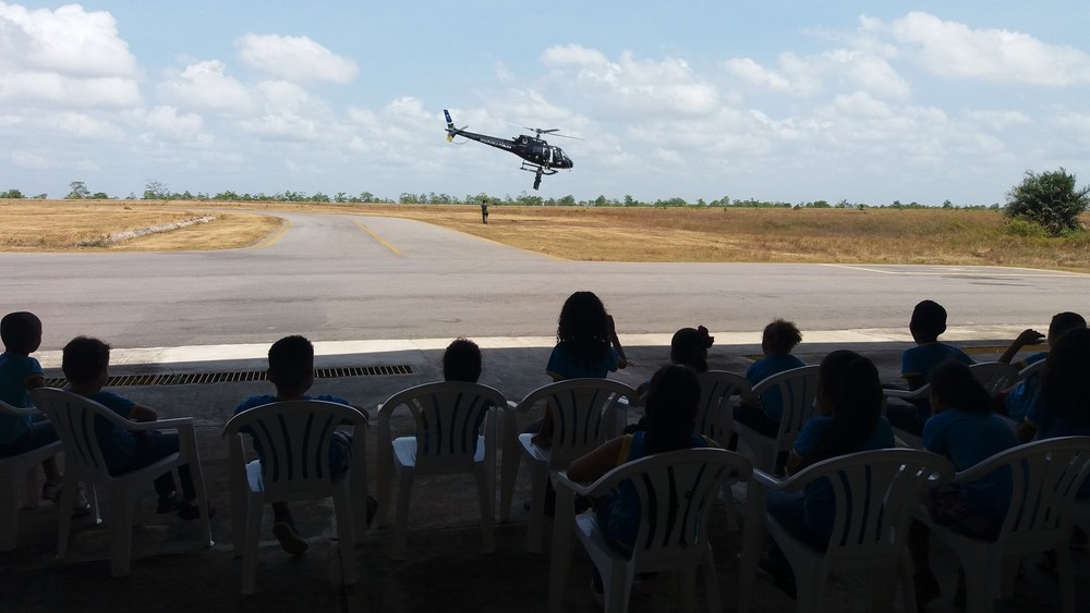 Helicóptero do GTA do Amapá realiza transporte de dois jovens para