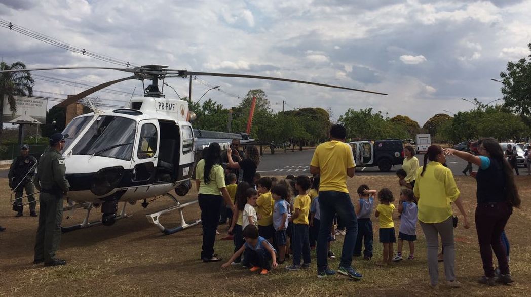 BAvOp encanta crianças e professores durante visita em Colégio Adventista de Brasília. Foto: Divulgação.