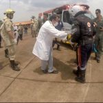 Equipe do helicóptero Bombeiro 01 reencontra criança resgatada após afogamento