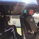 Policiais com necessidades especiais visitam o GAM e realizam passeio de aeronave