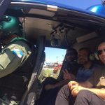 Policiais com necessidades especiais visitam o GAM e realizam passeio de aeronave