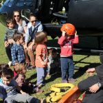 Projeto sobre meios de transporte traz helicóptero do Saer em escola de Forquilhinha