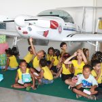Crianças curtem Natal Solidário no Grupamento Aéreo da PM da Bahia. Foto: Jorge Cordeiro.
