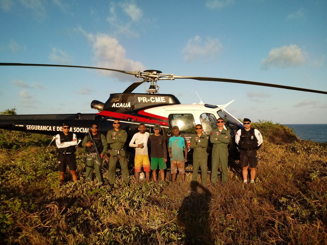 Helicóptero Acauã 01 resgata turistas perdidos na Praia de Carapibus, em Conde, PB