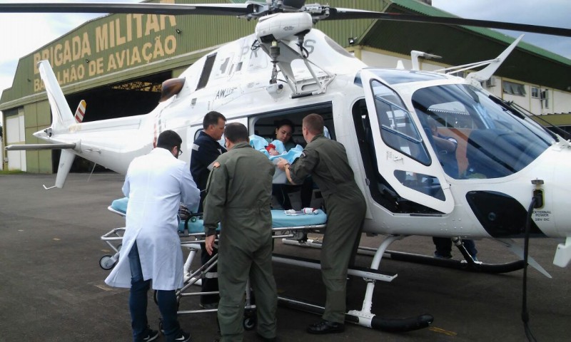 Devido às condições do hospital de receber a menina, ela foi transportada para a Santa Casa de Uruguaiana - Foto: BavBM