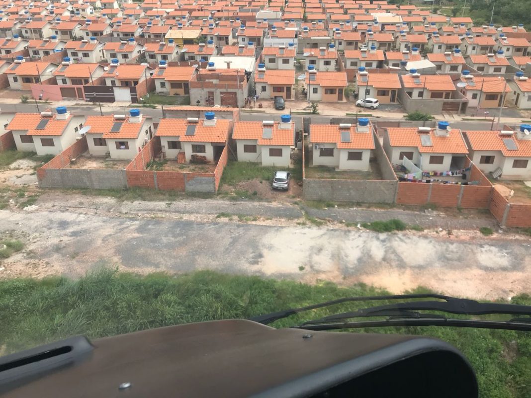 Carro roubado é encontrado em residência em ação da DERRFVA e CIOPAer do Mato Grosso