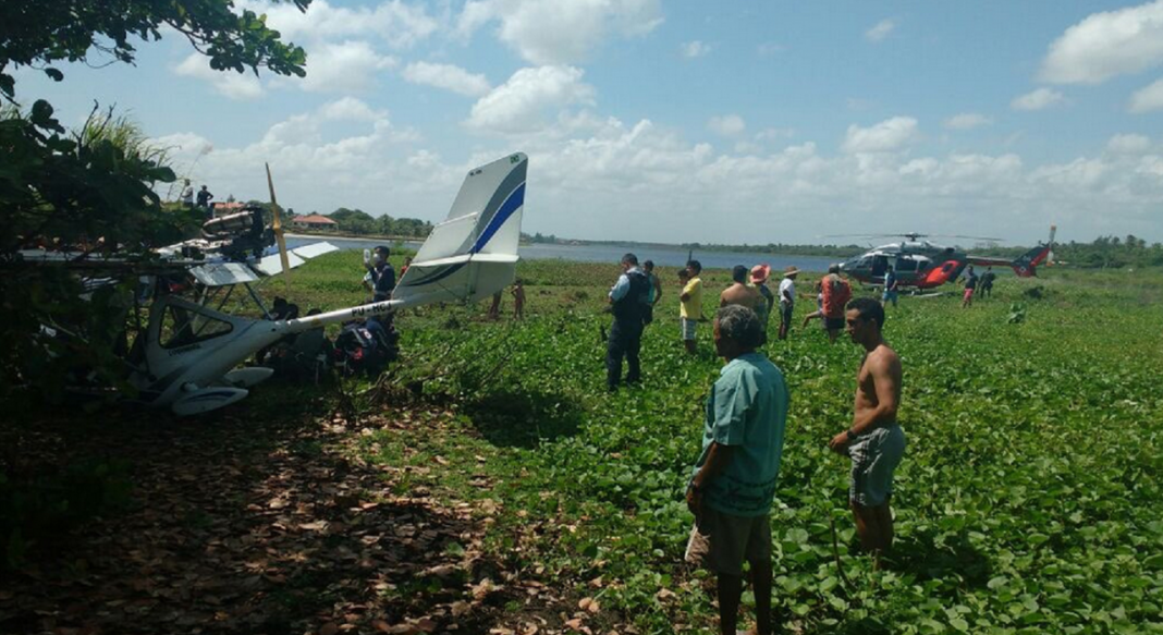 Piloto de ultraleve é resgatado por aeronave da CIOPAer após pouso forçado em Aquiraz, CE. Foto: CIOPAER/CE