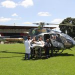 Helicóptero Falcão 04 da PM do Paraná transfere paciente para Ponta Grossa, onde será instalada nova base do BPMOA