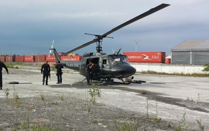 Helicóptero Bell Huey II do Serviço Aeropolicial (SAER) da Polícia Civil.