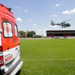 Helicóptero Falcão 04 da PM do Paraná transfere paciente para Ponta Grossa, onde será instalada nova base do BPMOA