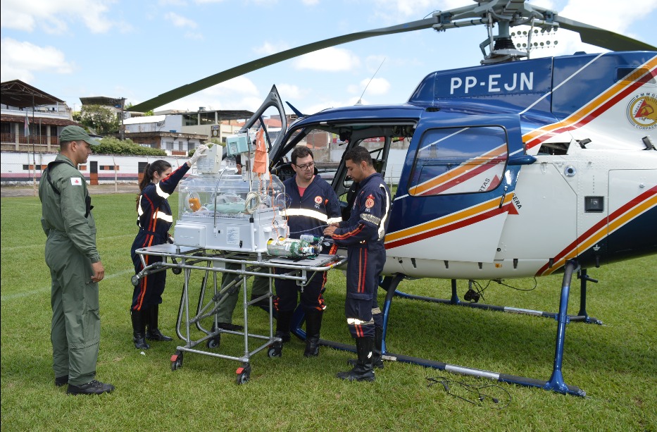 Helicóptero da PM com apoio do SAMU transfere recém-nascido de Leopoldina para Juiz de Fora