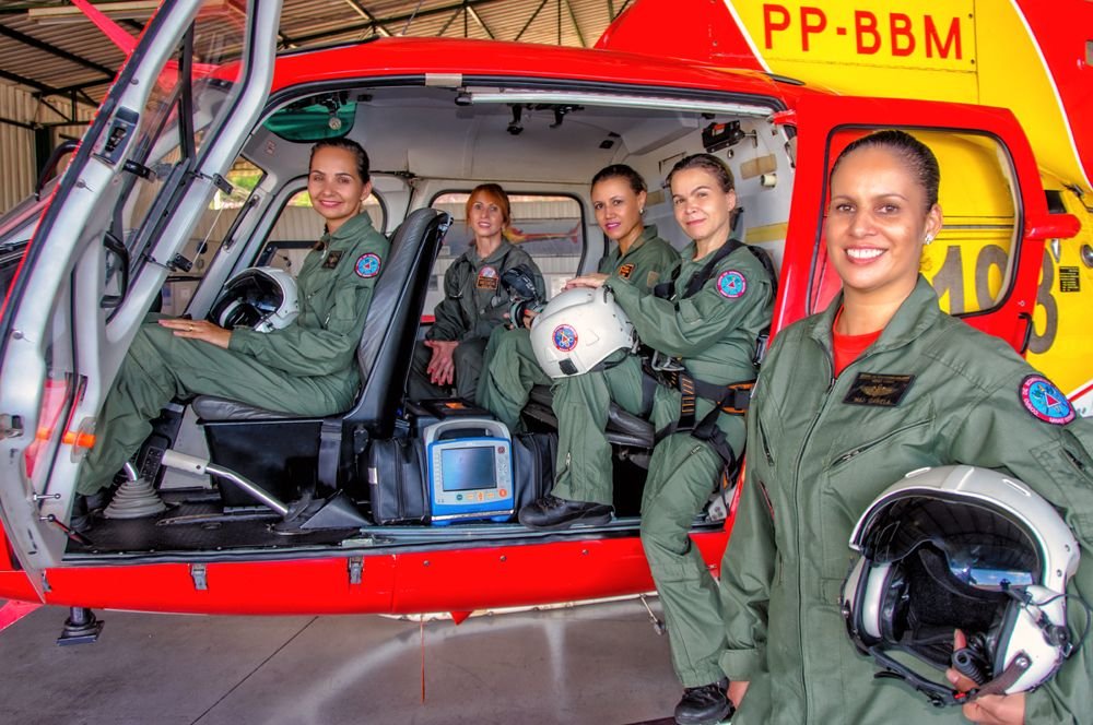 Pilotos e tripulantes do BOA CBMMG: presença da mulher pilotando e comandando.