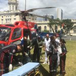 Policial militar baleado em ocorrência de roubo é resgatado de helicóptero, em Pernambuco