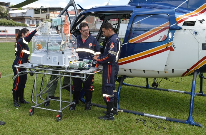 Helicóptero da PM com apoio do SAMU transfere recém-nascido de Leopoldina para Juiz de Fora.