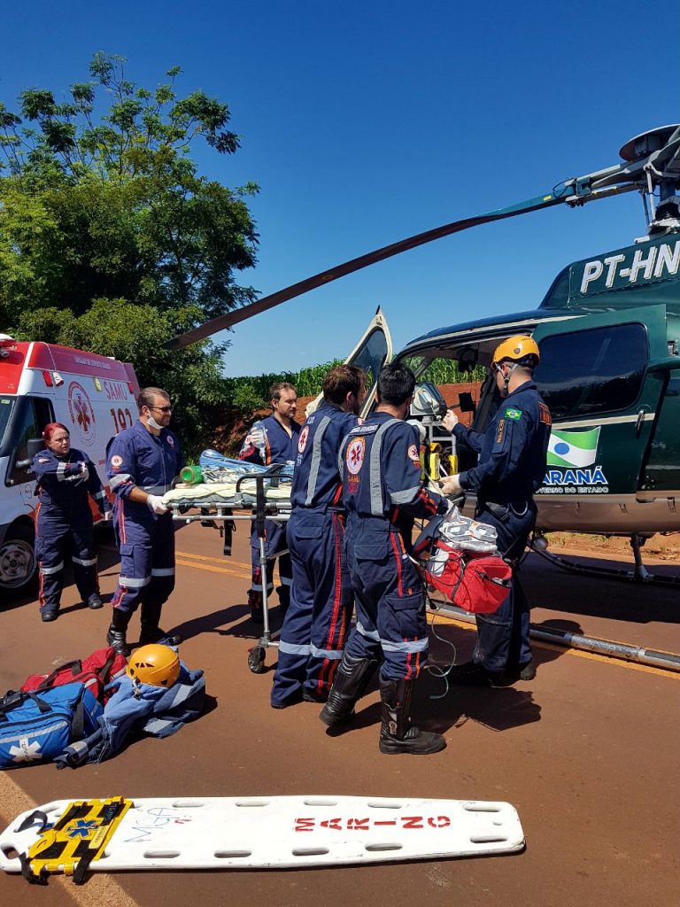 Equipe aeromédica do SAMU resgata vítimas de acidente de trânsito na PR-551