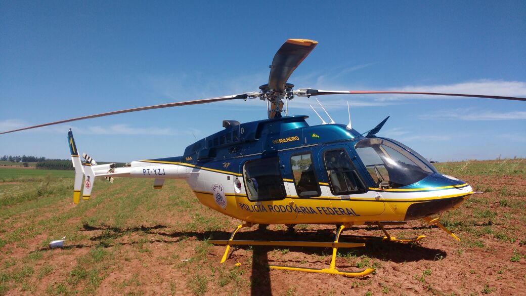 Helicóptero “Patrulha 01” da PRF faz pouso de emergência após pane de motor e tripulantes passam bem.