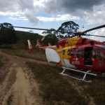 Motociclista é socorrido de helicóptero após sofrer acidente em trilha no Morro do Careca, em Rio Acima, MG