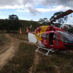 Motociclista é socorrido de helicóptero após sofrer acidente em trilha no Morro do Careca, em Rio Acima, MG