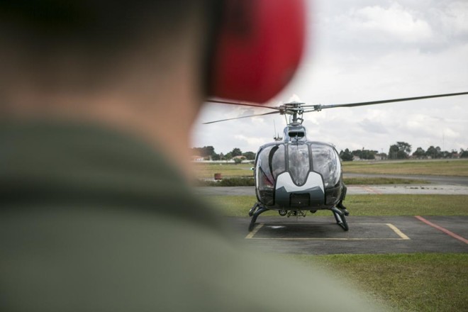 Conheça o helicóptero da PM do Paraná que ajuda a salvar vidas e atua em perseguições policiais
