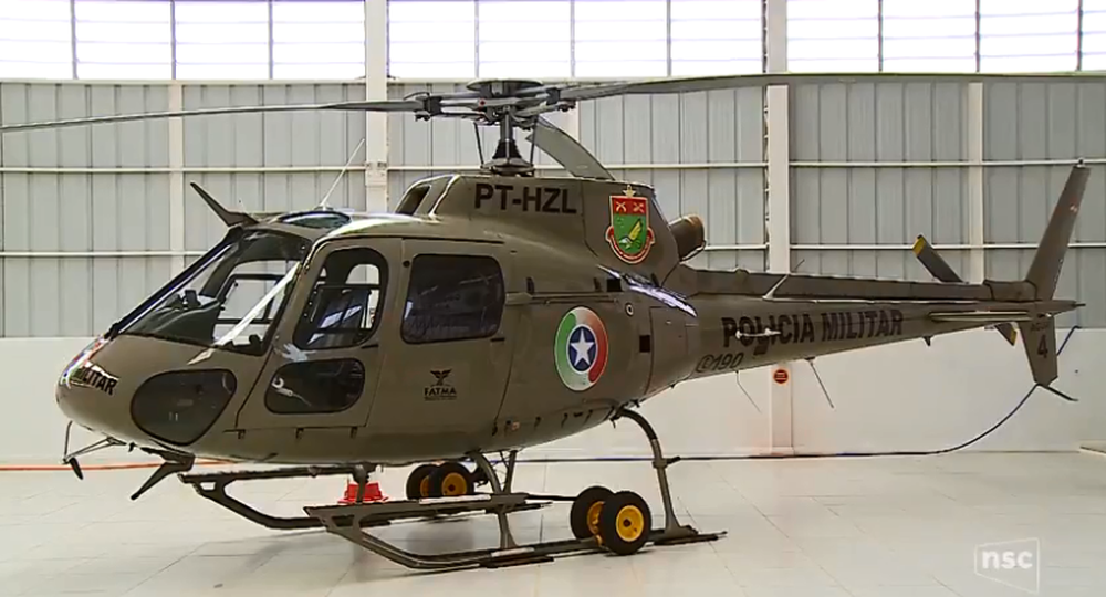 Helicóptero da Polícia Militar em Lages: sem dinheiro para abastecer e para fazer manutenção, aeronave estaria sem voar. (Foto: Reprodução/NSC TV)