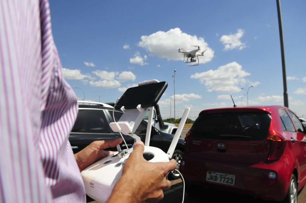 Para o autor da proposta, senador Wilder Morais, drones podem ser usados nas ações policiais e no monitoramento ambiental, de trânsito e de fronteiras. Renato Araújo/Agência Brasília.