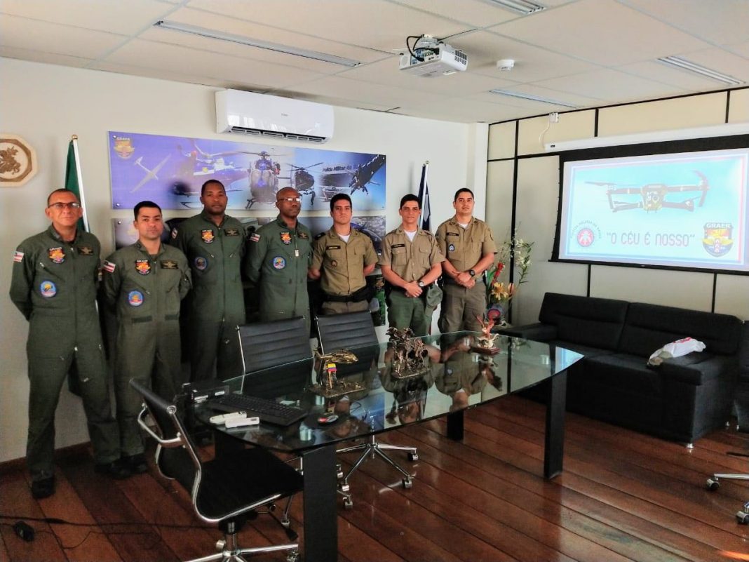 Integrantes da PM de Pernambuco realizam visita técnica ao GRAER da PM da Bahia para conhecer a operação de drones
